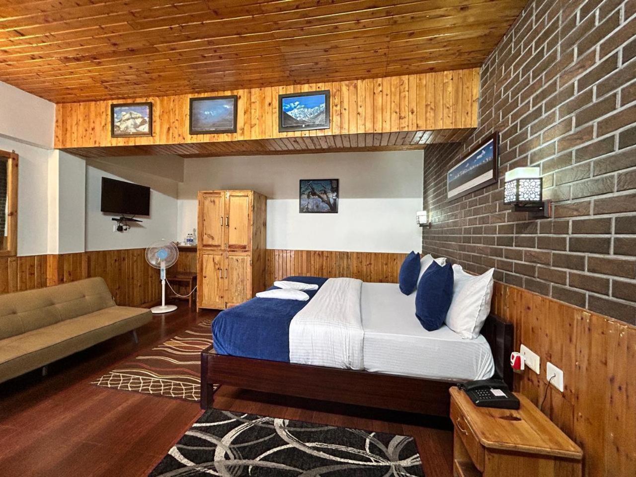 Kasar Himalaya Holiday Resort, Binsar Rd Almora Eksteriør bilde
