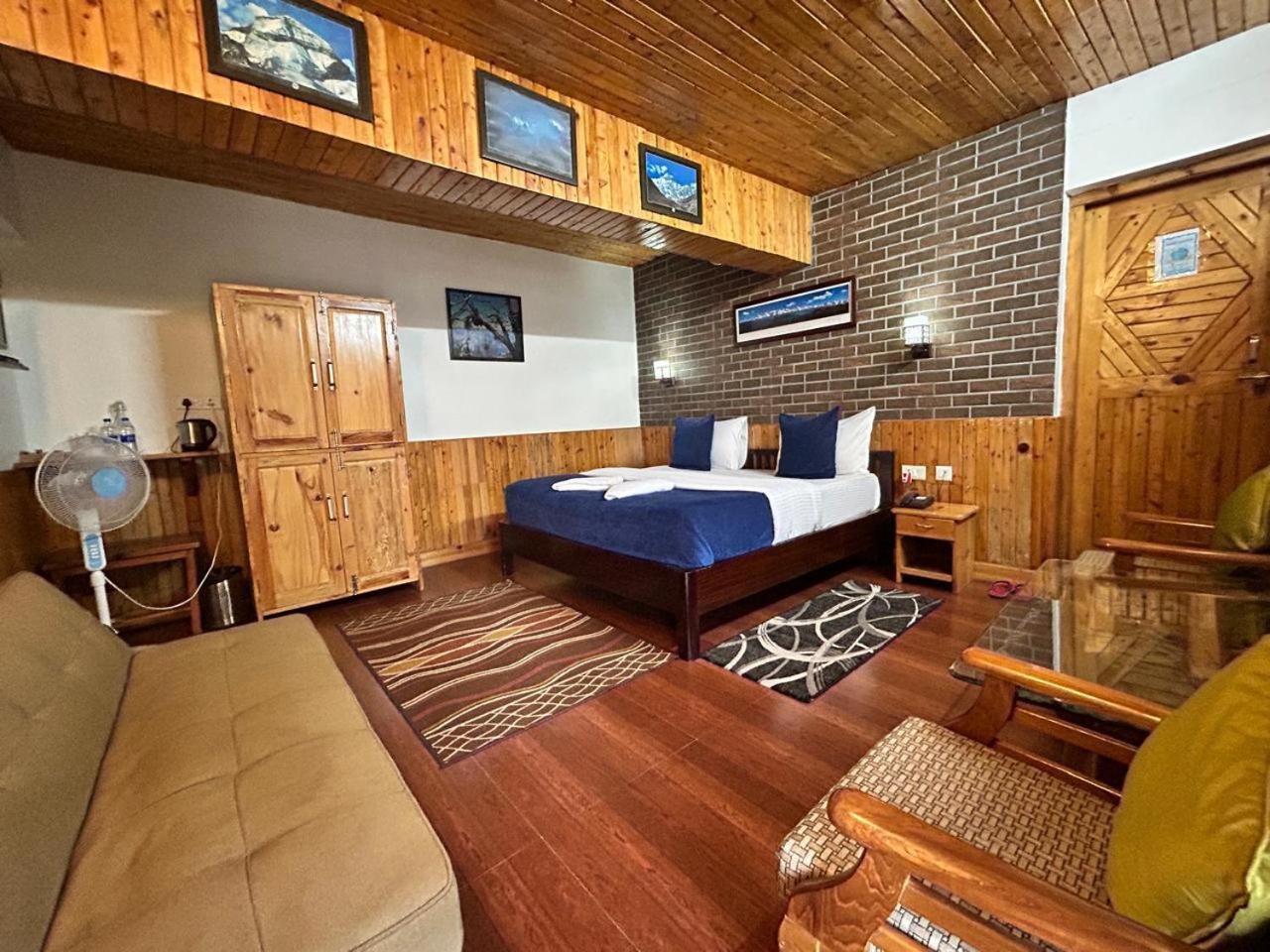 Kasar Himalaya Holiday Resort, Binsar Rd Almora Eksteriør bilde
