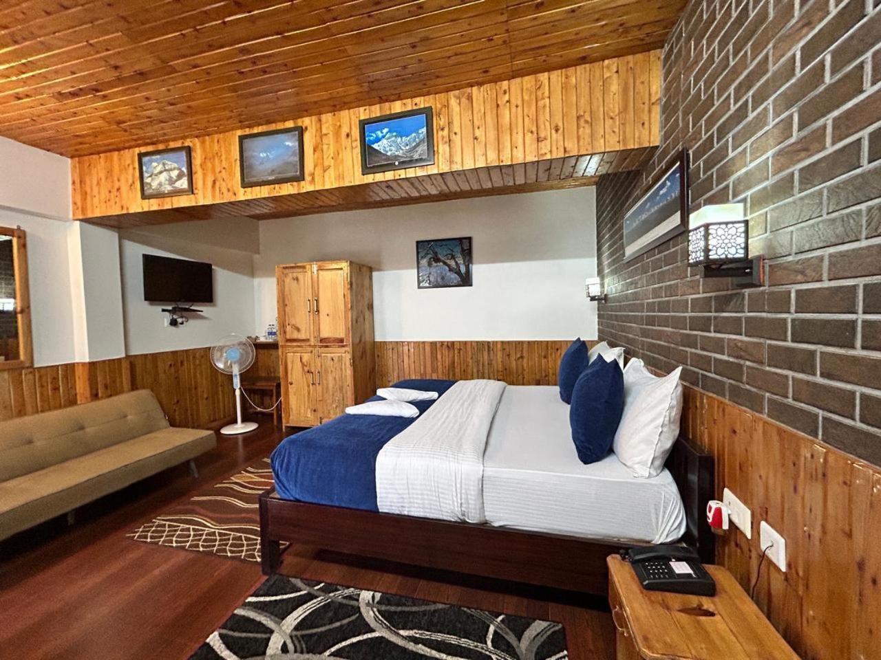Kasar Himalaya Holiday Resort, Binsar Rd Almora Eksteriør bilde