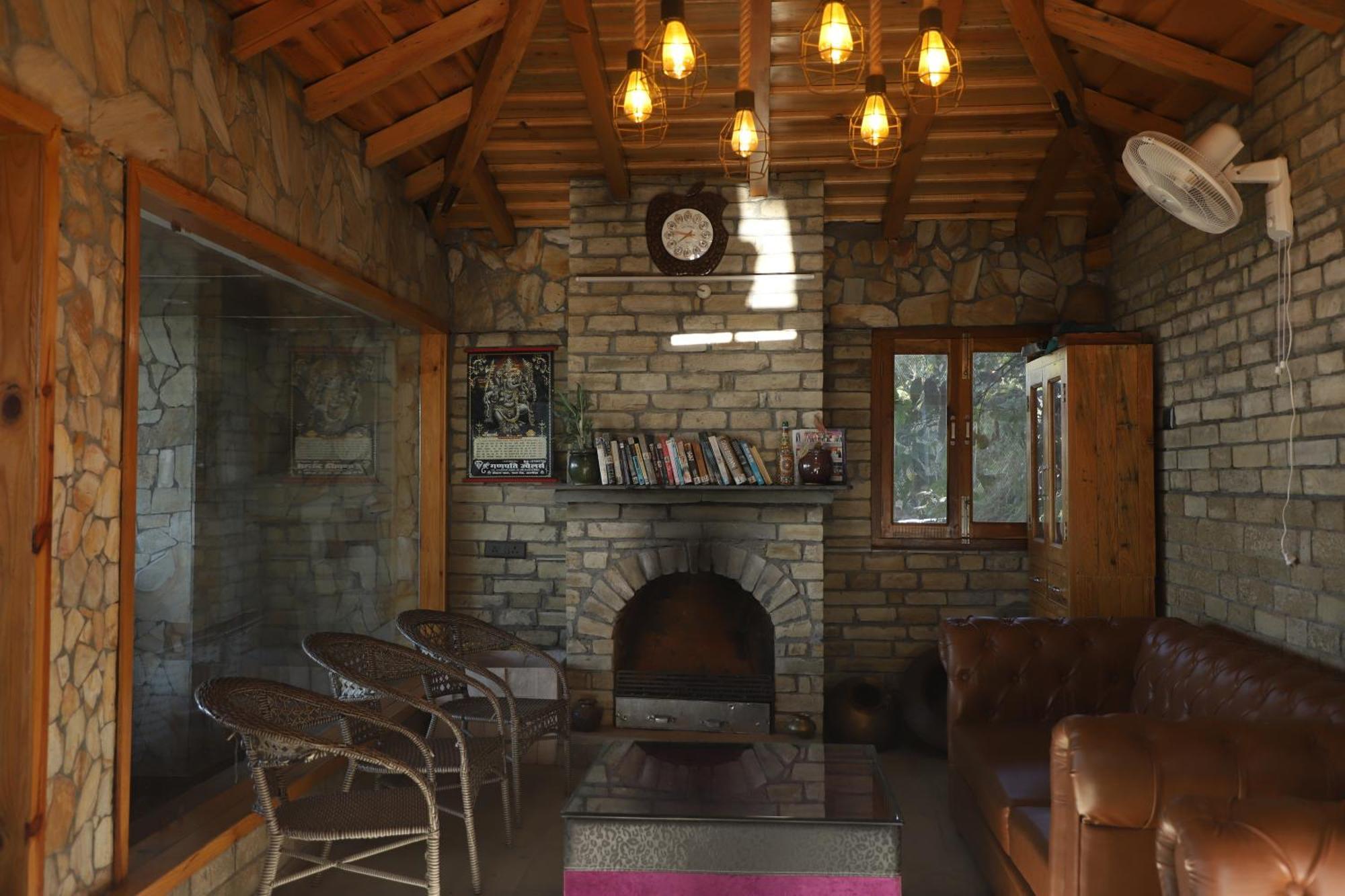 Kasar Himalaya Holiday Resort, Binsar Rd Almora Eksteriør bilde