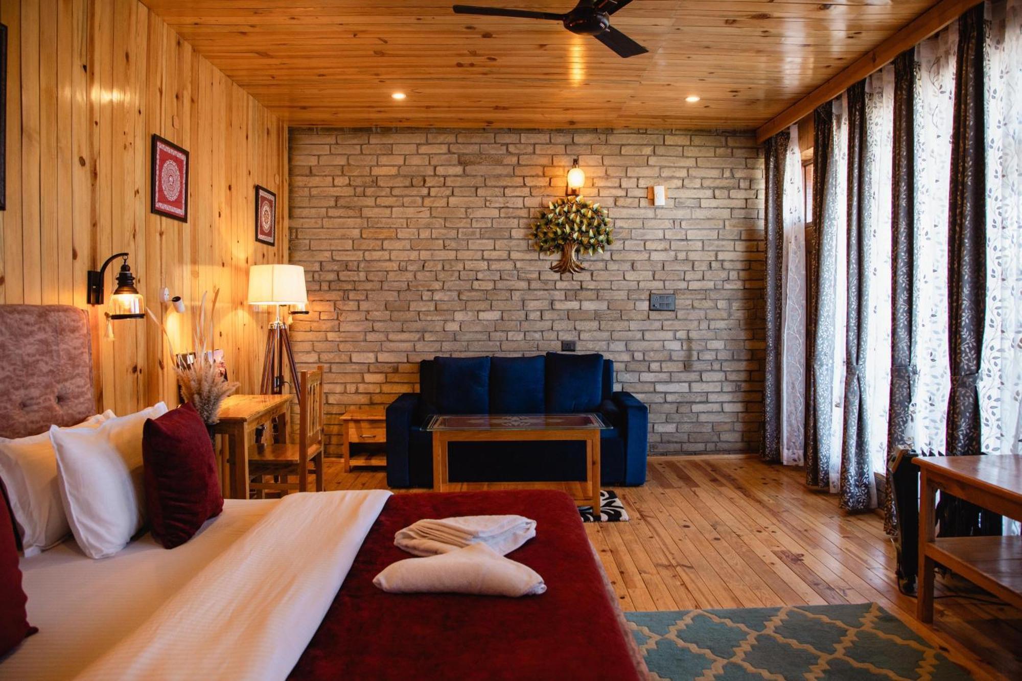 Kasar Himalaya Holiday Resort, Binsar Rd Almora Eksteriør bilde