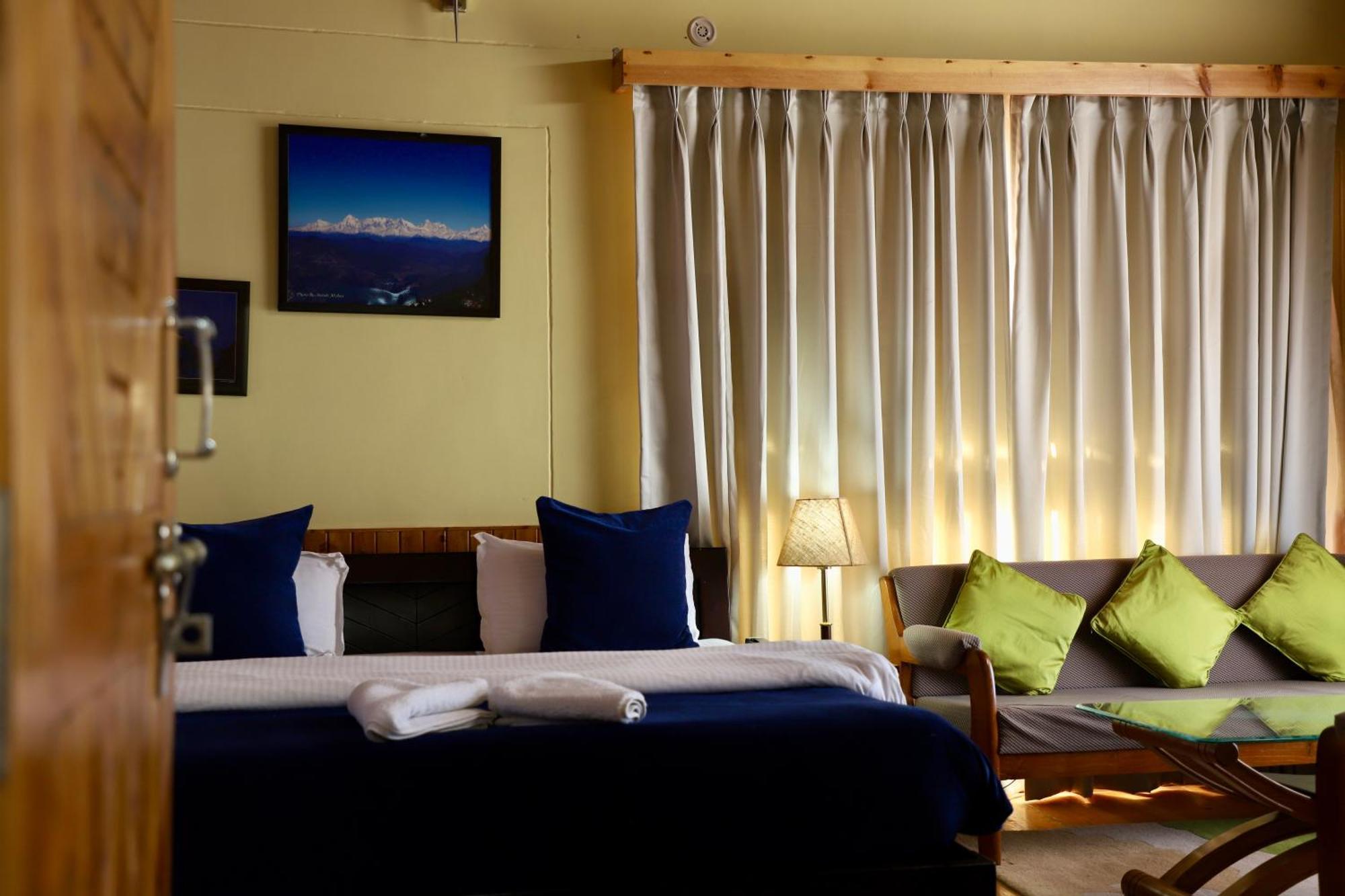 Kasar Himalaya Holiday Resort, Binsar Rd Almora Eksteriør bilde