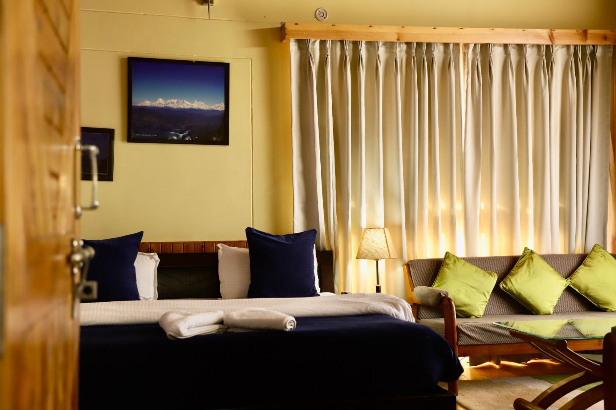 Kasar Himalaya Holiday Resort, Binsar Rd Almora Eksteriør bilde